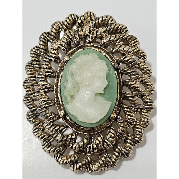 Vintage 1960s Green Cameo Brooch by Gerry's - Picture 2 of 9